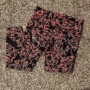 Under Armour Black and Red Leggings for Active Lifestyle